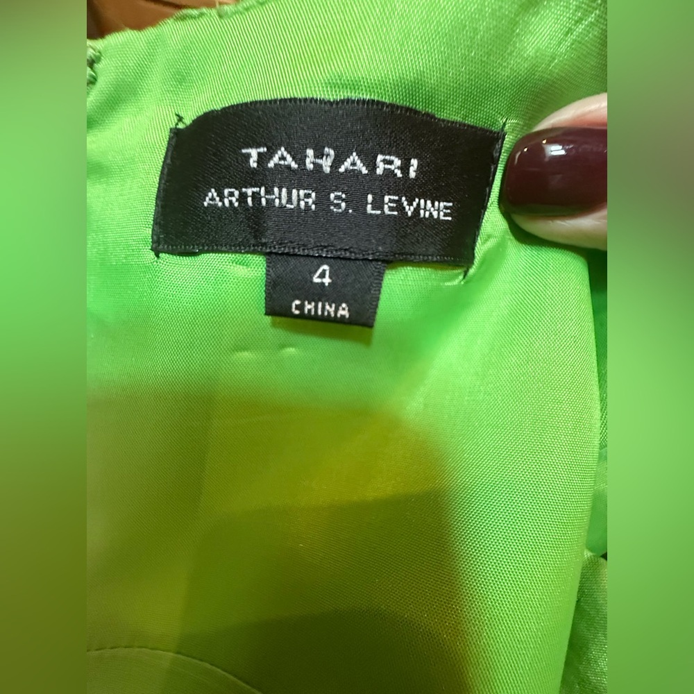 Tahari Vibrant Lime Dress. Size 4. 100% silk. Fully lined - Picture 2 of 13